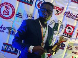 Ferdinand Ellis wins Blogger of the Year at the 2022 National Students Awards
